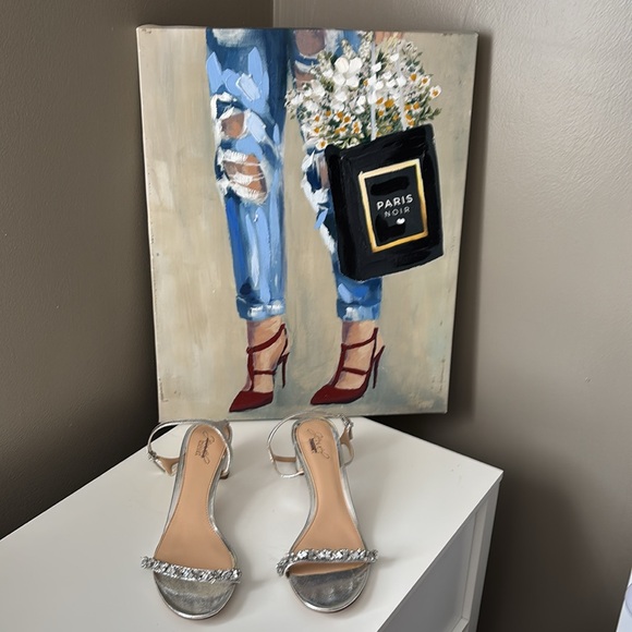 Jewel Badgley Mischka Dagny Strappy Low Block Heel
Sparkling Metallic Textile - Picture 2 of 6